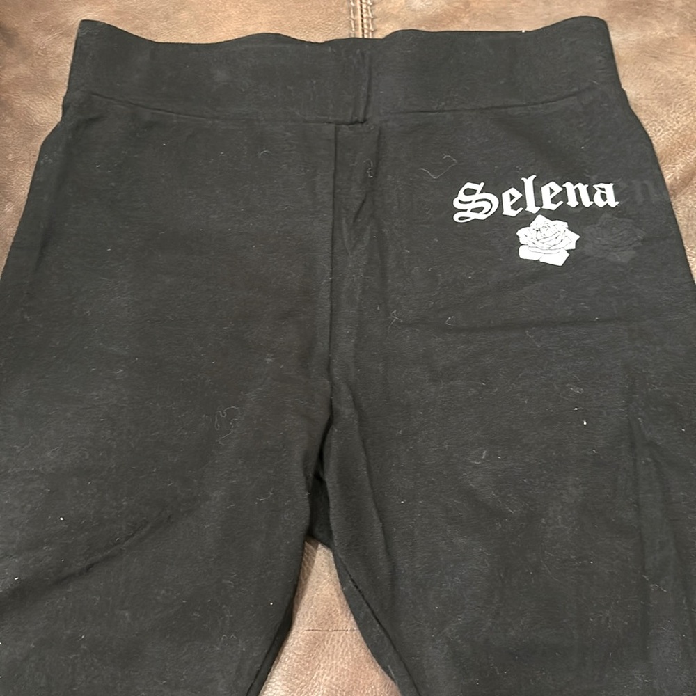 Women’s leggings shorts, Selena